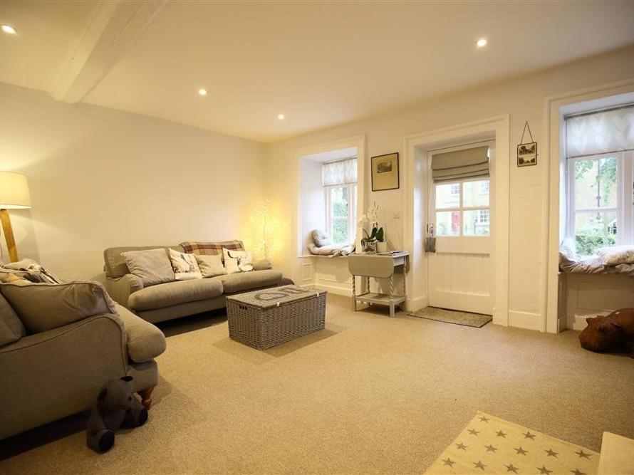 Holiday home Hare House
